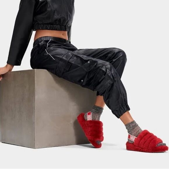 UGG Slippers Women’s 7 Red Fluff Yeah Logo Slide Platform - Picture 8 of 8